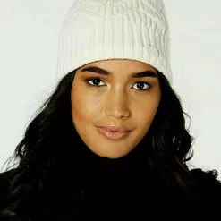 UNDER ARMOUR AROUND TOWN WOMENS BEANIE 14 UNDER ARMOUR AROUND TOWN WOMENS BEANIE -Outlet sportwheels Store image 11050