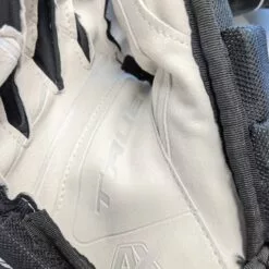2021 TRUE HG CATALYST XSE SR HOCKEY GLOVES -Outlet sportwheels Store image 1837