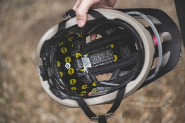 SPECIALIZED TACTIC 4 HELMET - BLACK LRG 3 SPECIALIZED TACTIC 4 HELMET - BLACK LRG - Image 3